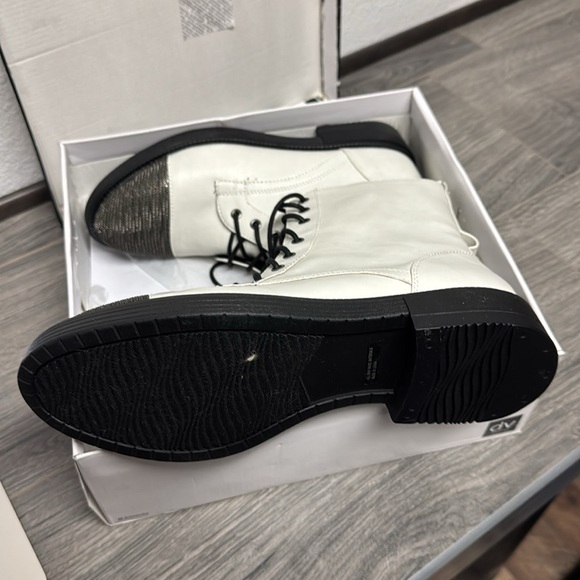 Dolce Vita XYLA White Womens Metal Toe Low Heel Combat Boots - Picture 3 of 5